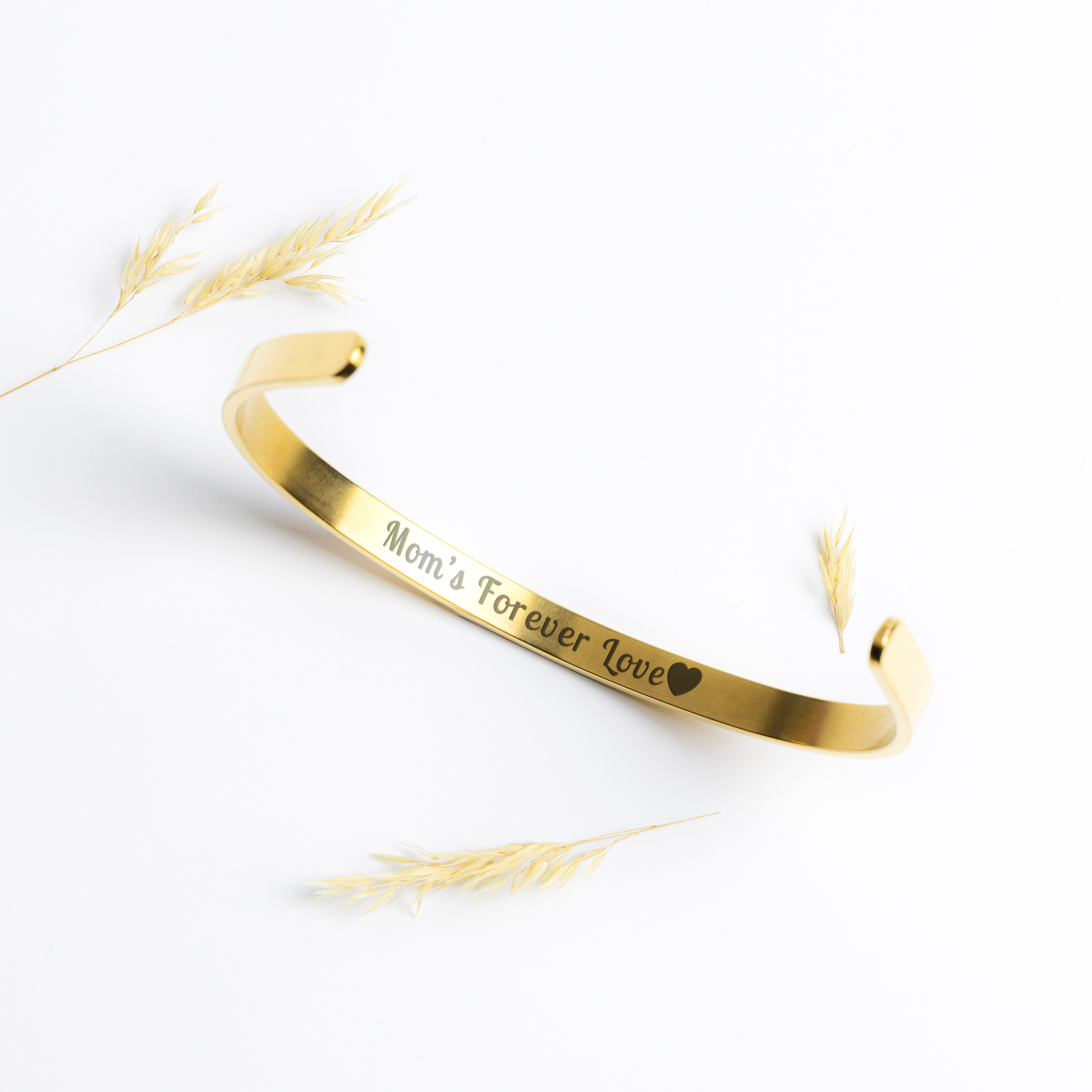Custom_Double-Sided_Christmas_Mom_Cuff_B_Gold_Lifestyle_01_Mockup.png