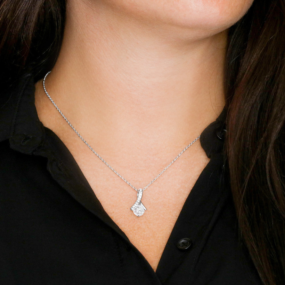 Personalized Alluring Beauty Necklace: A Romantic Gift of Love for Your Girlfriend